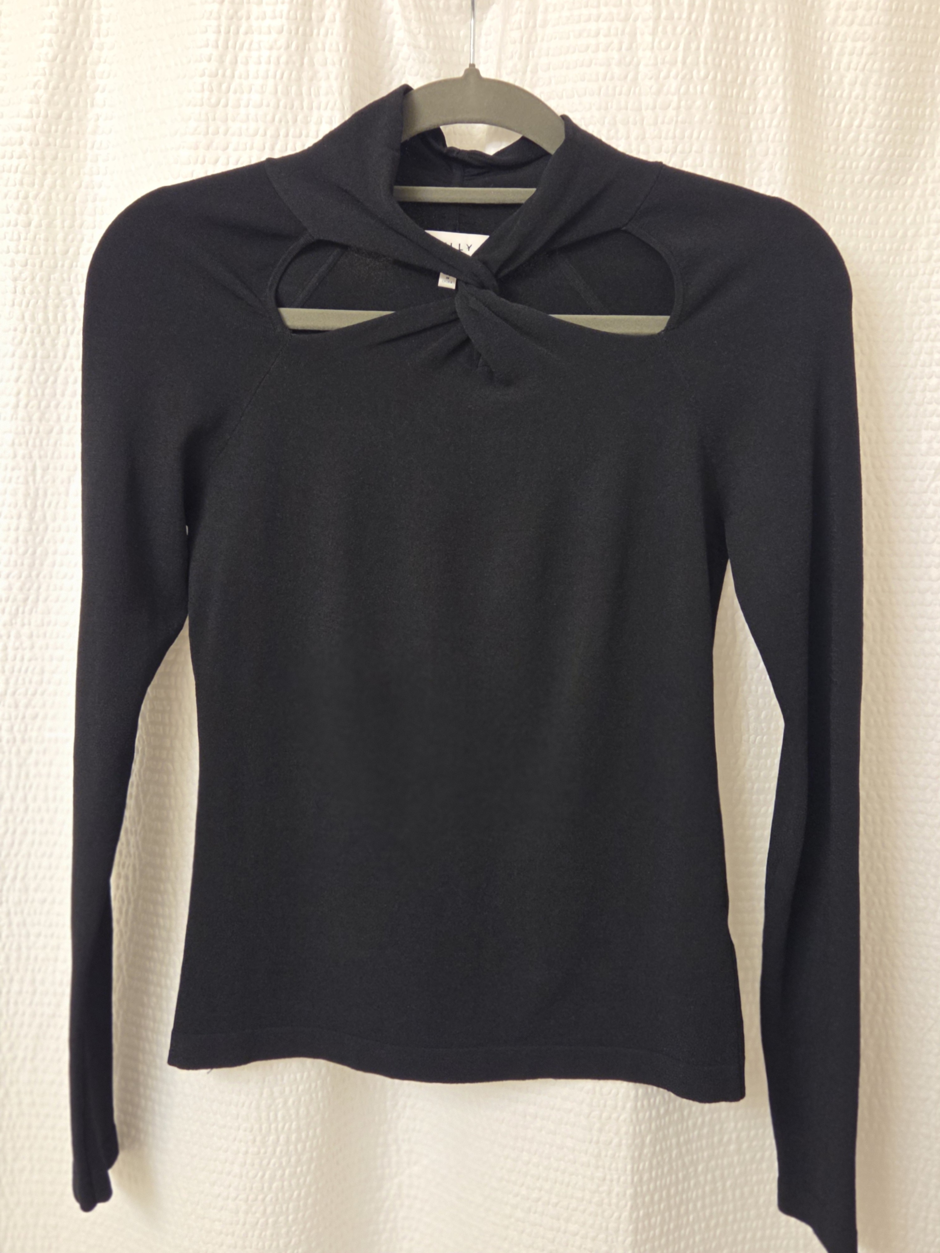 Milly Black Long Sleeve Twist-Keyhole Top Size P (S) Like New Condition
